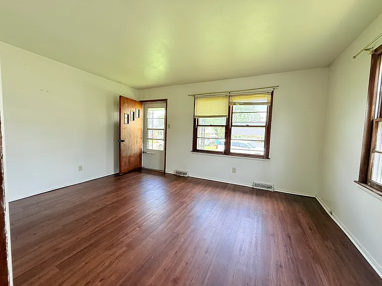 610 Blair St — Photo 6