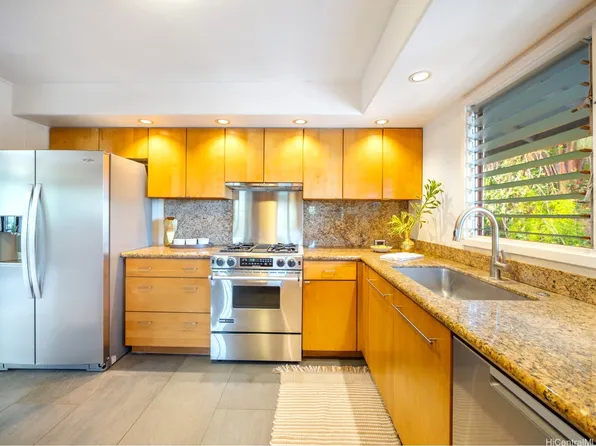 2527 Henry St APT A, Honolulu, HI 96817