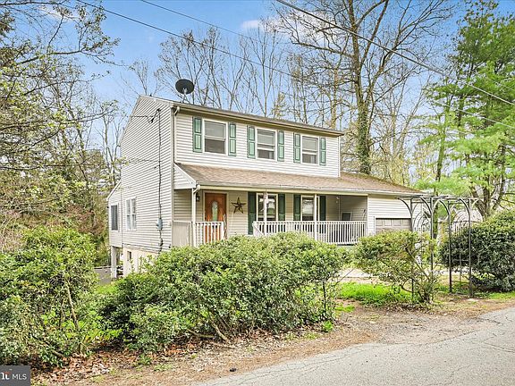 2nd image of 35 Hillside Rd