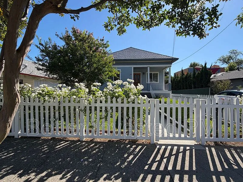 204 N Main St