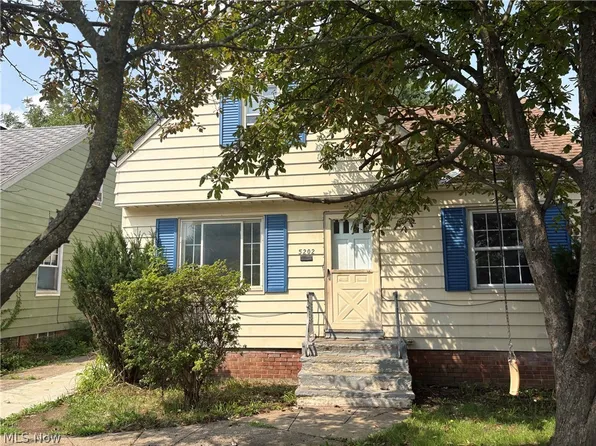 5202 Joseph St, Maple Heights, OH 44137