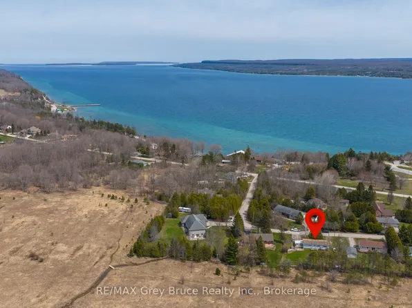 9 Hector St, South Bruce Peninsula, ON N0H 2T0