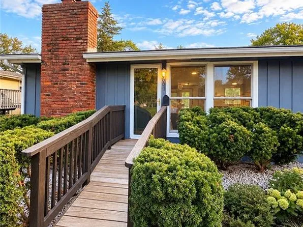 5901 N Michigan Pl, Kansas City, MO 64118