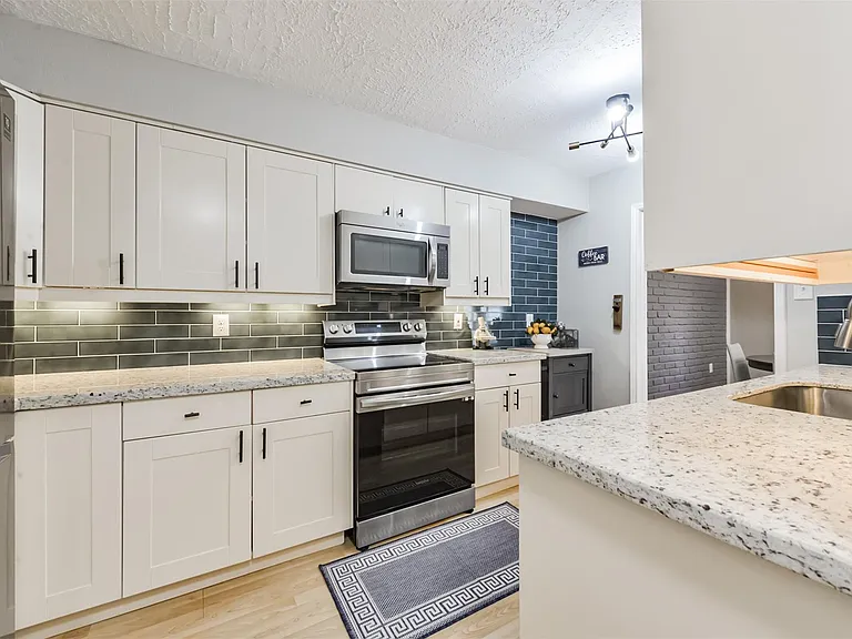 14111 Misty Meadow Ln — Photo 11