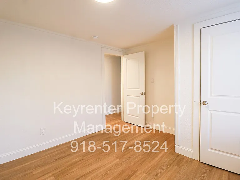 506 W 4th St Fourplex — Photo 10