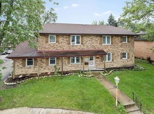 7513 Country Ln, Darien, IL