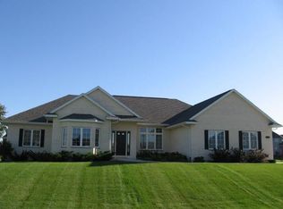3049 Castleton Xing, Sun Prairie, WI 53590