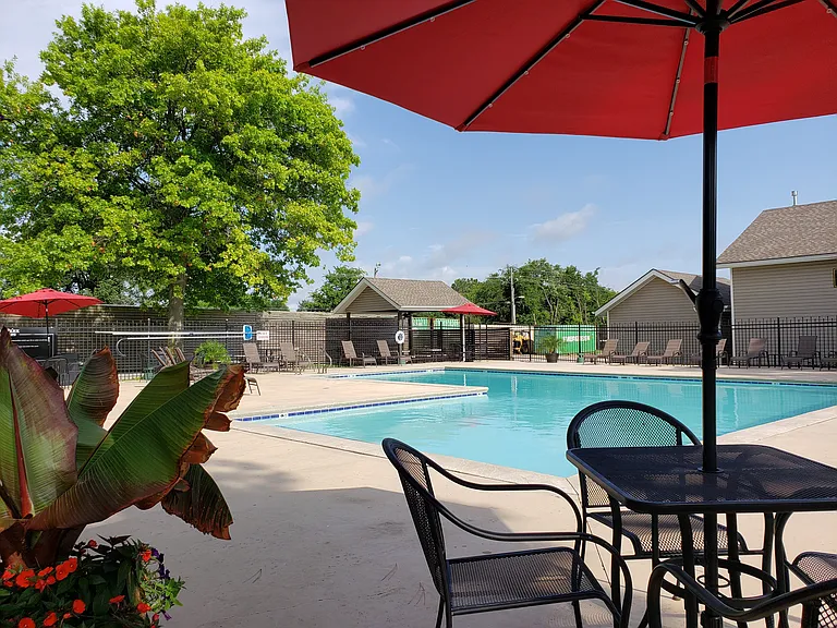 Metroplex Apartments — Photo 21