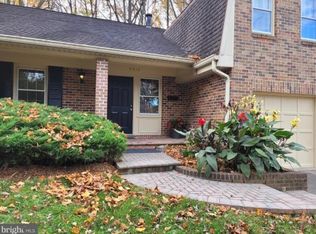 9918 Derbyshire Ln, Bethesda, MD 20817