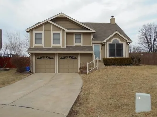 1104 NW 61st Ct, Kansas City, MO 64118