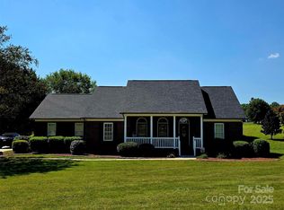 608 Sandycrest Dr, Cherryville, NC 28021