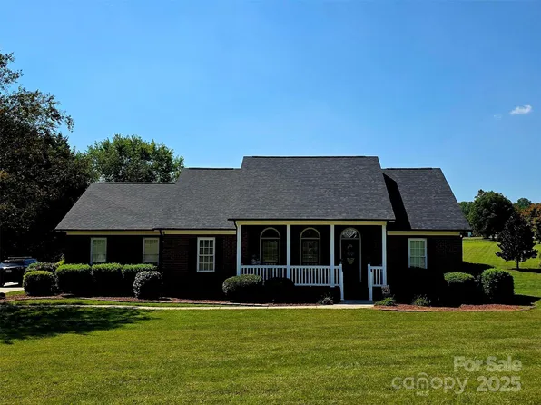 608 Sandycrest Dr, Cherryville, NC 28021