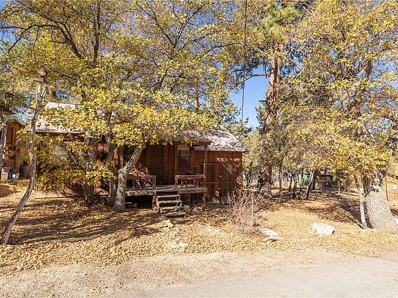 3rd image of 808 Leonard Ln