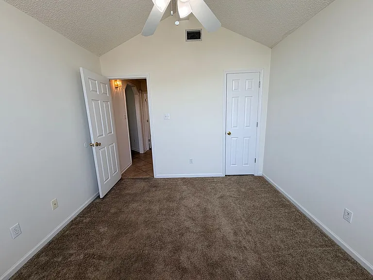 4125 Sedgwyck Ln — Photo 4