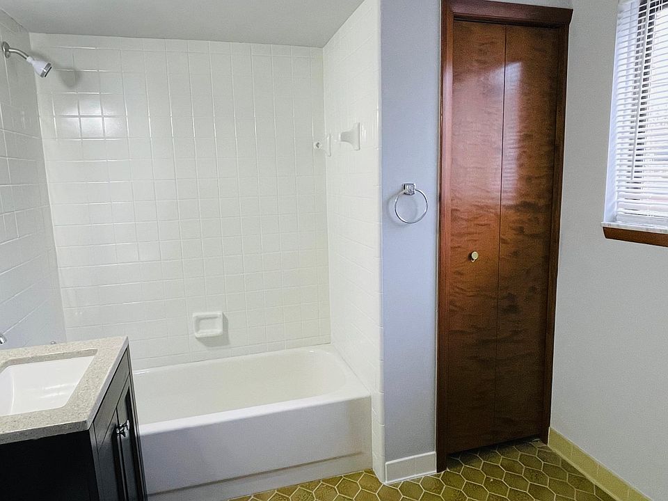 1341 Ford Ave #3, photo 6