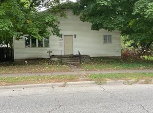 1918 Locust St, Terre Haute, IN 47807