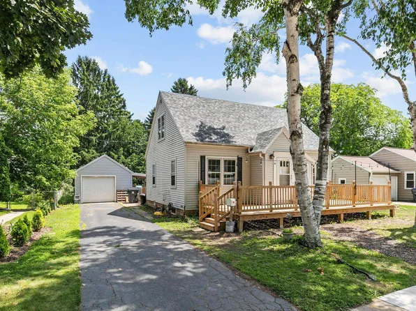 224 Cedar St, Neenah, WI 54956