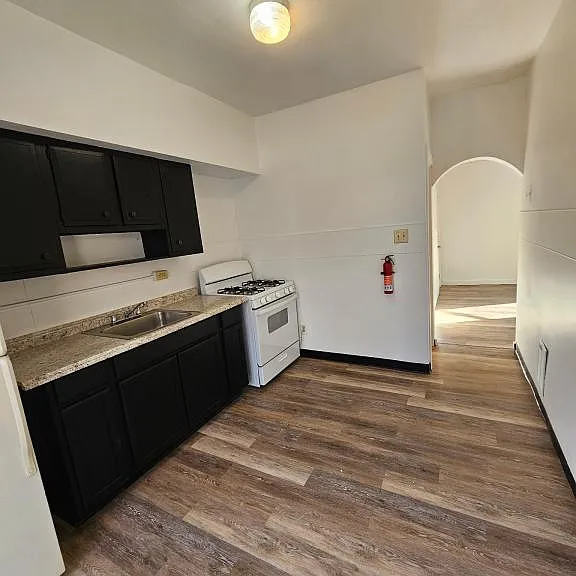 544 Bessemer Ave — Photo 1