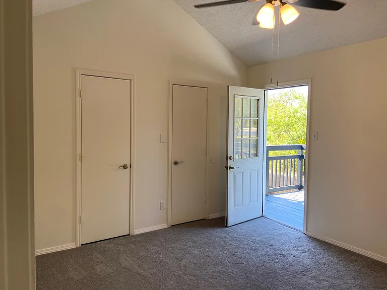 219 Meadow Ct #B — Photo 15