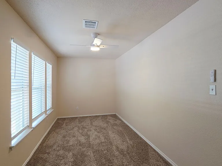 402 Empresario Dr — Photo 26