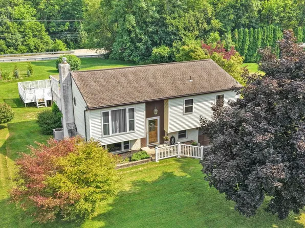 47 Carriage Cir, Oley, PA 19547