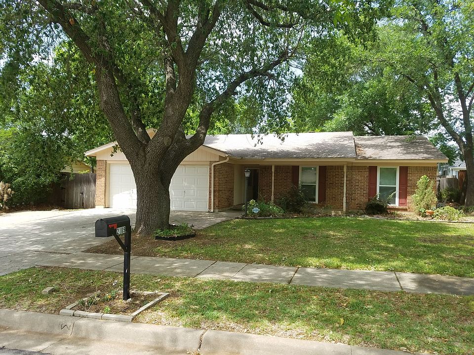 1st image of 2109 Warwick Dr