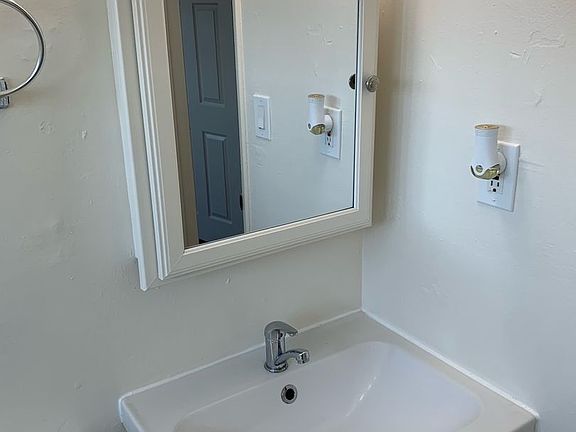 5th image of 1531 Alcatraz Ave APT 8