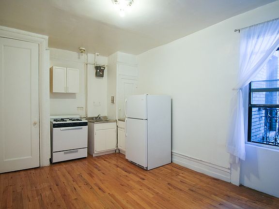 3rd image of 540 Manhattan Ave APT 2A