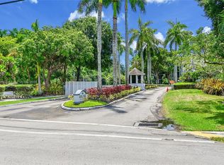112 Royal Park Dr APT 1C, Oakland Park, FL 33309