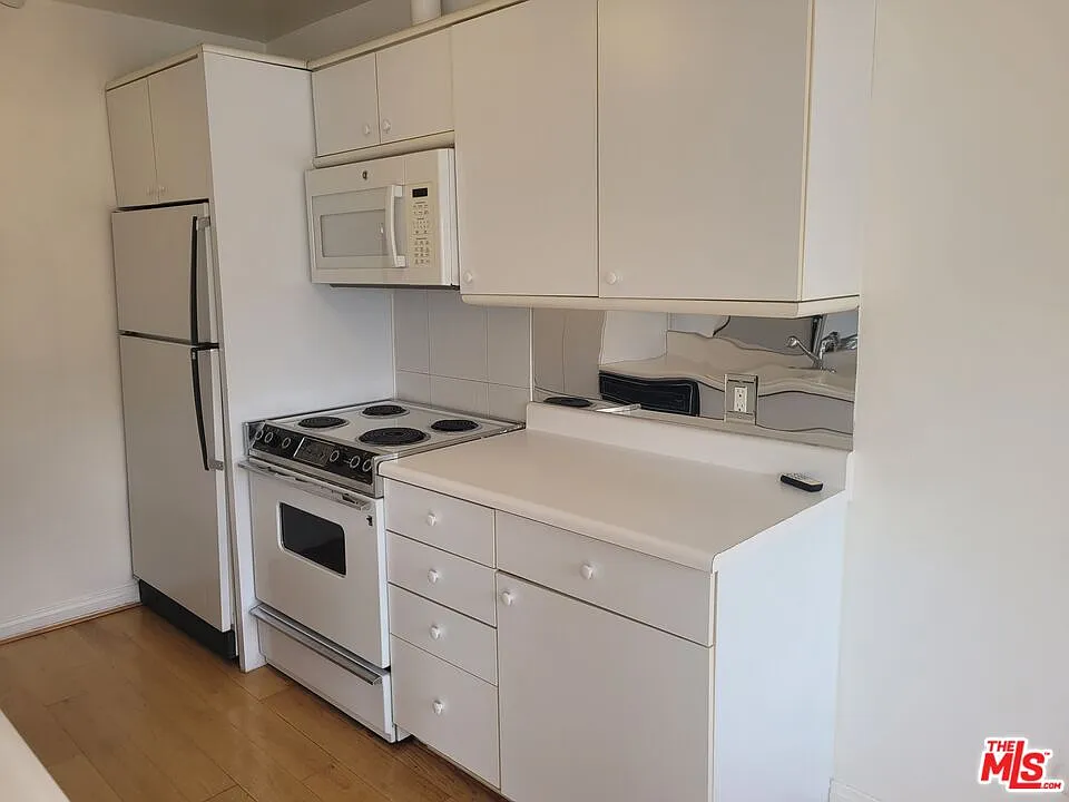 1 bed, 1.0 bath, 688 sqft, $2,300 — Photo 4