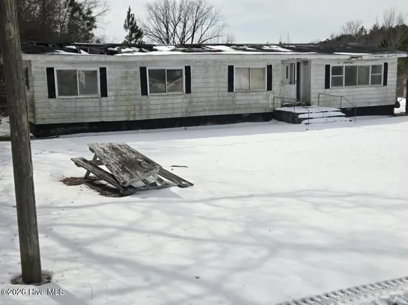 101 Esterville Road, Elizabethtown, NC 28337