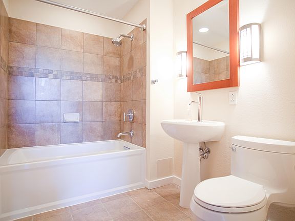 5th image of 1812 West Ave Suite 102