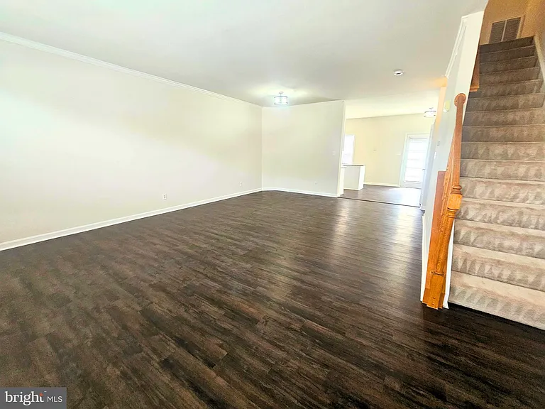 303 Dundee Pl — Photo 11
