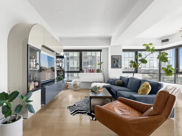 440 Kent Avenue image 2 of 13