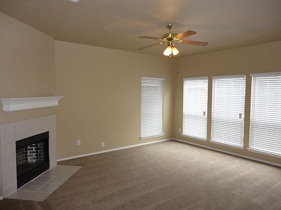 4th image of 1114 Black Locust Dr