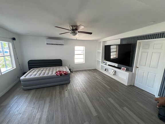 2nd image of 2914 San Eduardo Ave