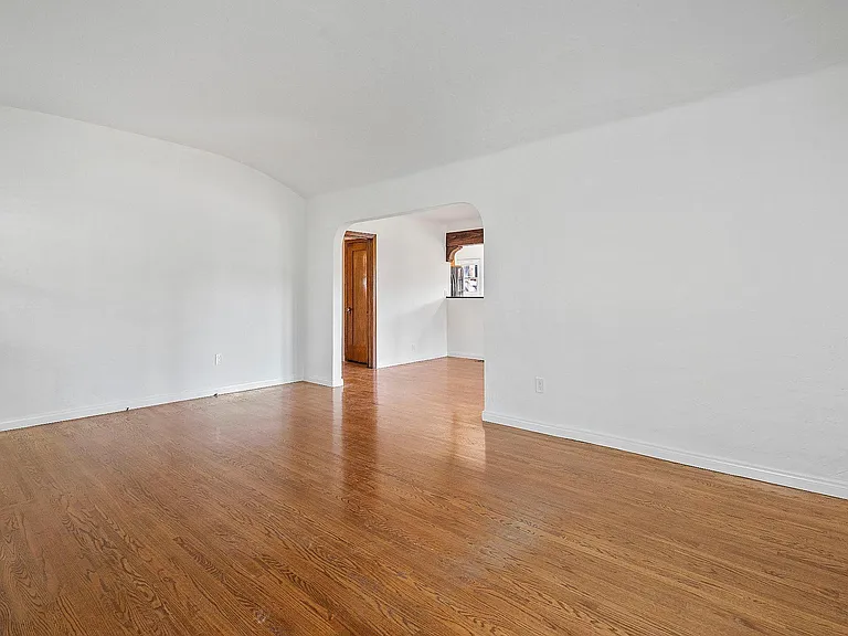 4044 Huron Ave — Photo 8