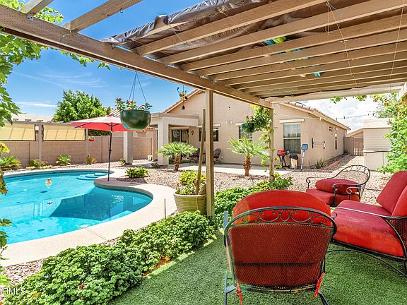 5th image of 1346 E Linda Dr