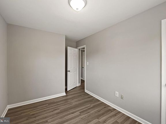 3rd image of 1273 Cronin Dr