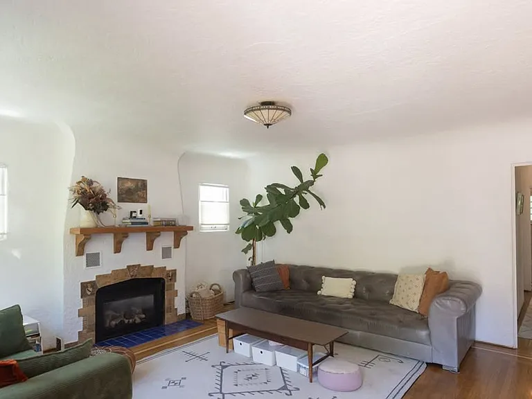 1278 & 1280 Phillips Ln — Photo 9