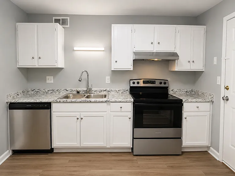 420 Fairfax Dr #C — Photo 2
