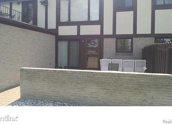 2nd image of 1012 Country Club Dr