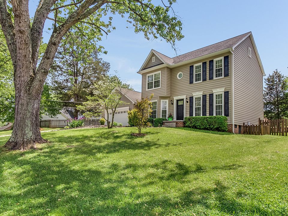 1st image of 8904 Shoreham Cir