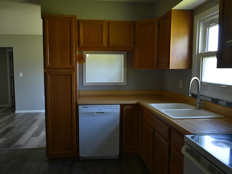 714 E Nance Dr — Photo 6