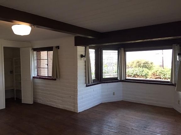 Living Room lots of windows