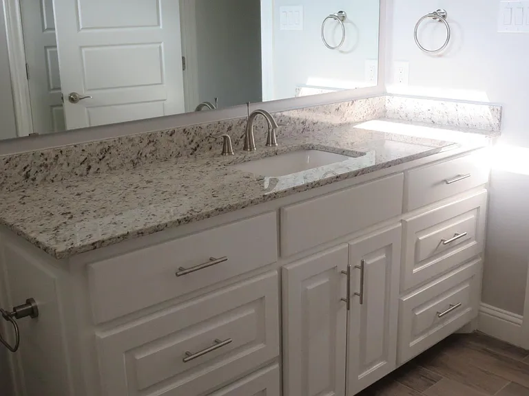 2nd Bathroom w/ Granite Vanity