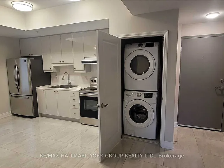 32 Wellington St E #108 — Photo 5