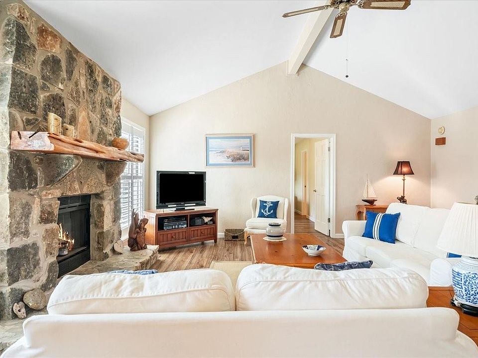 1st image of 20 Saddle Rock Rdg