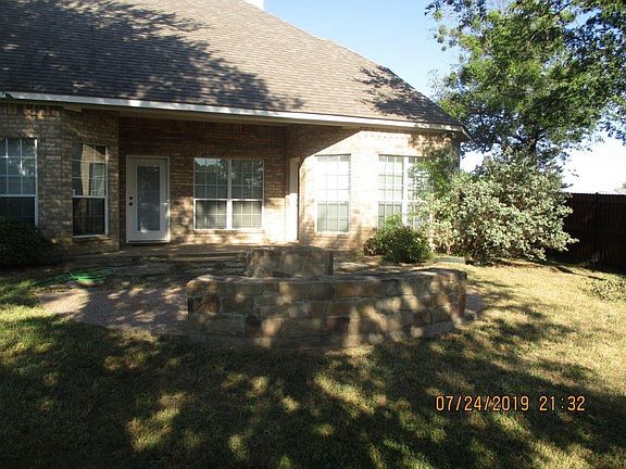 3rd image of 207 Oak Meadow Trl