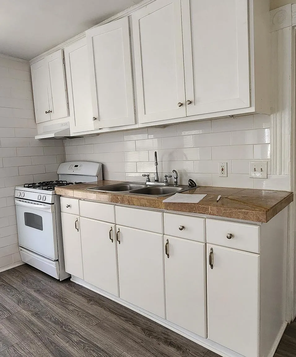 13 Dry Hill Rd — Photo 1